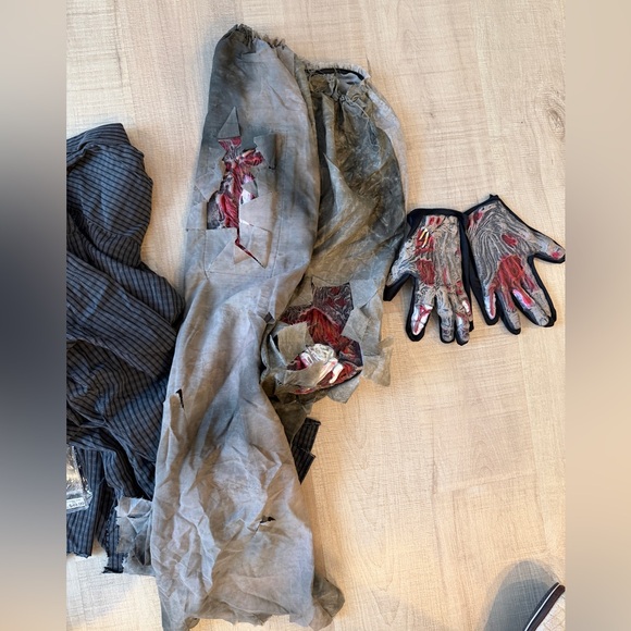 Zombie Costume - Picture 5 of 6